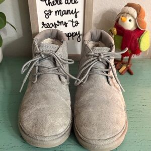 UGG Gray Boots SZ 8 Wos box 121